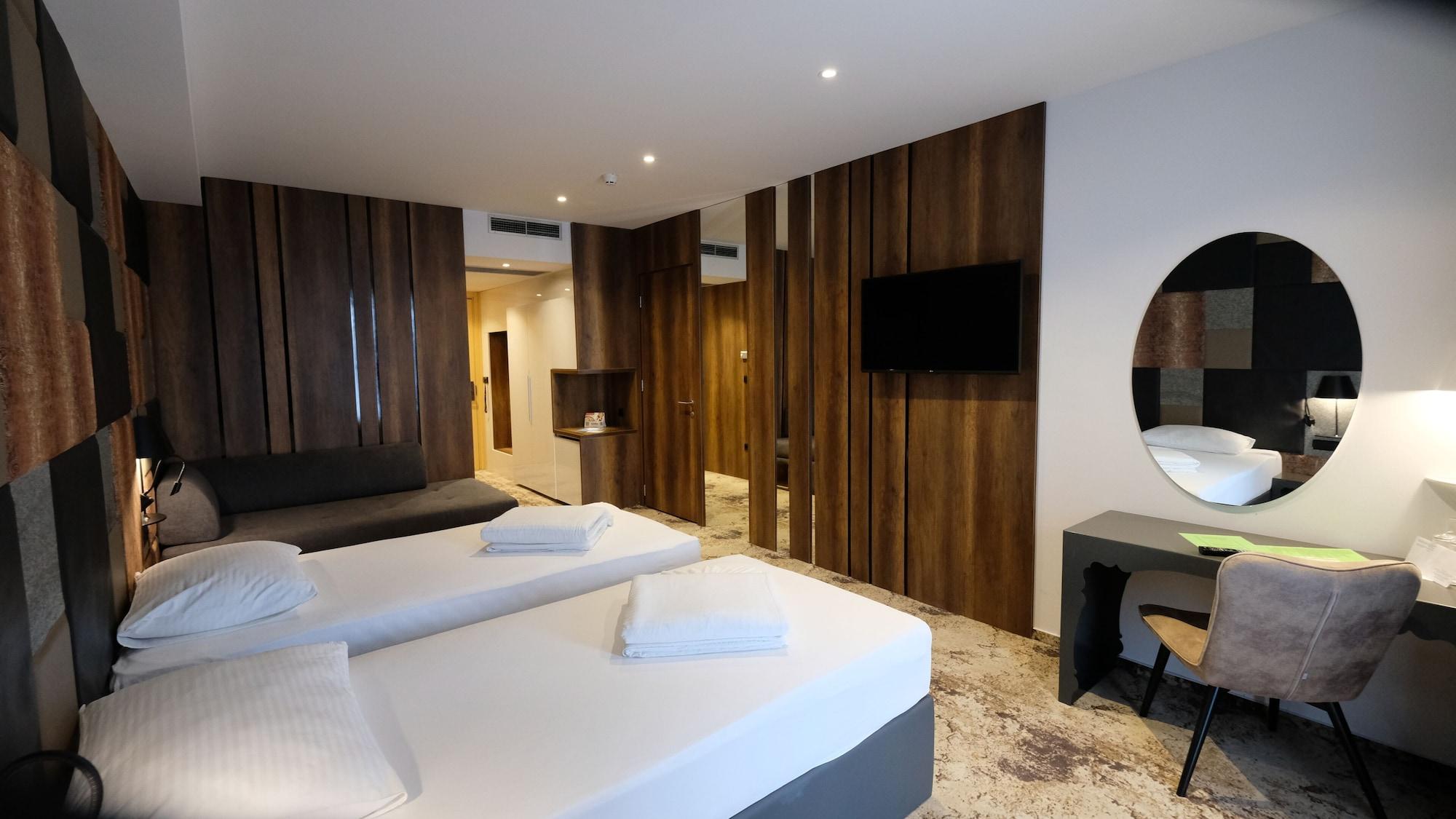 Hollywood Hotel