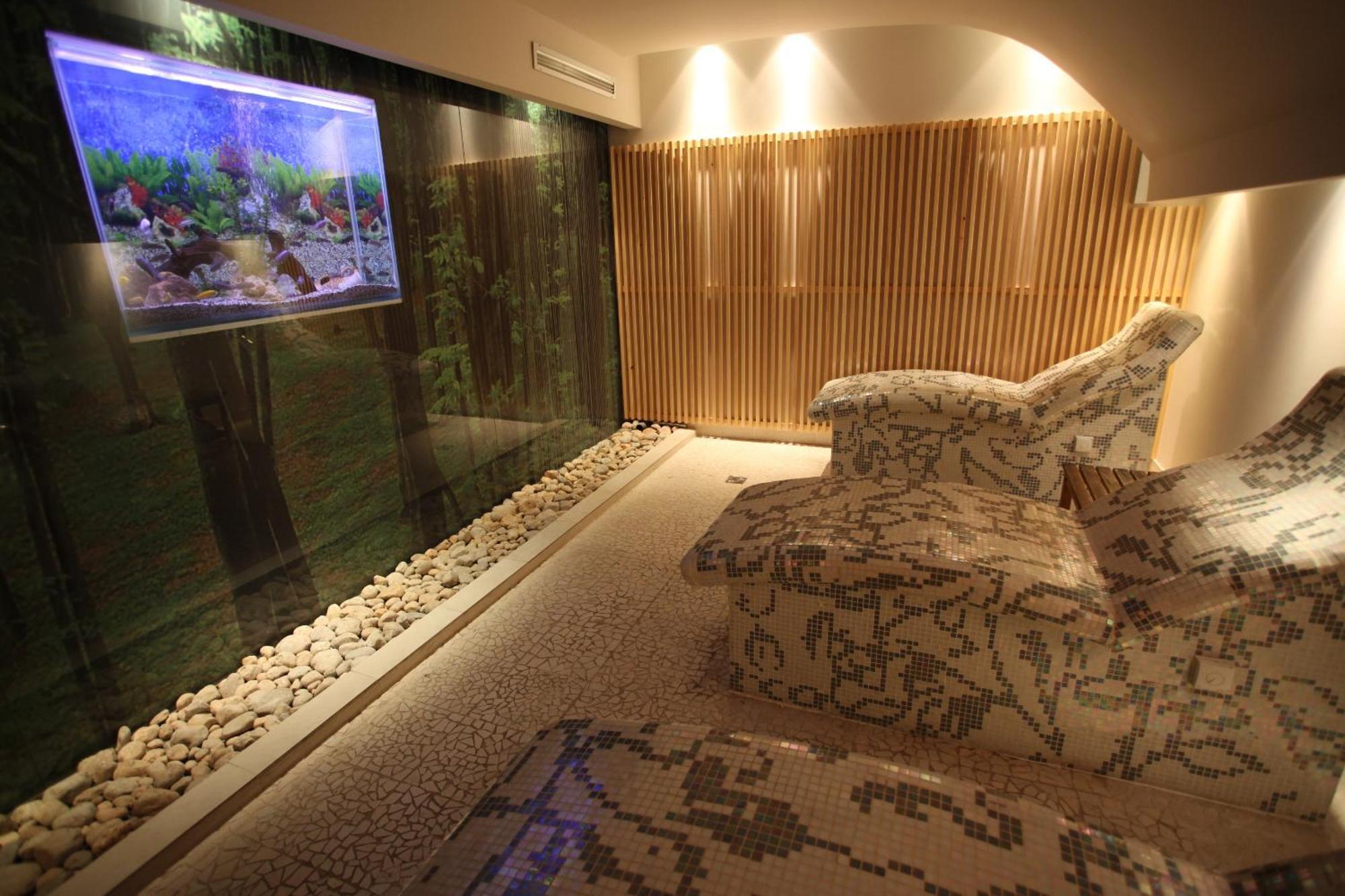 Hollywood Hotel 4*