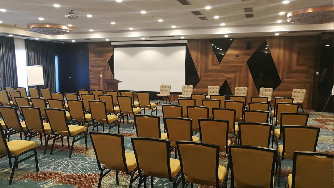 Hollywood 4*